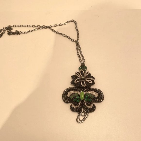 DEEPA GURNANI GREEN STONE NECKLACE - LONG CHAIN - Picture 1 of 3